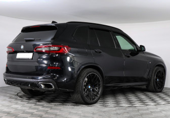 Подержанный автомобиль BMW X5 2019 года (2 фото)