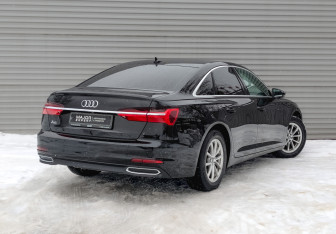 Подержанный автомобиль Audi A6 Sedan 2020 года (5 фото)
