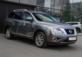 Подержанный автомобиль Nissan Pathfinder 2016 года (3 фото)