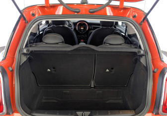 Подержанный автомобиль MINI Hatch 2019 года (10 фото)