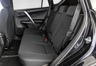 Подержанный автомобиль Toyota RAV4 2018 года (18 фото)