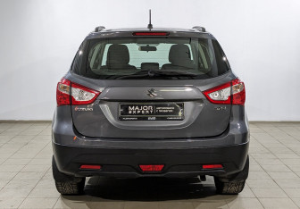 Подержанный автомобиль Suzuki SX4 Hatchback 2021 года (6 фото)