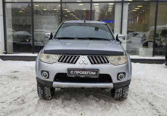 Подержанный автомобиль Mitsubishi Pajero Sport 2010 года (2 фото)