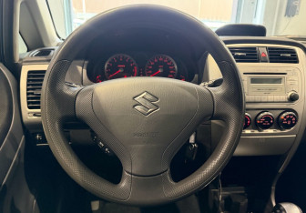 Подержанный автомобиль Suzuki Liana Wagon 2007 года (14 фото)