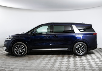 Подержанный автомобиль Kia Carnival 2022 года (8 фото)