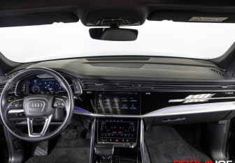 Подержанный автомобиль Audi Q8 2019 года (11 фото)
