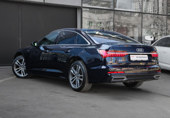 Подержанный автомобиль Audi A6 Sedan 2022 года (6 фото)