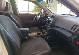 Подержанный автомобиль Toyota Highlander 2012 года (18 фото)