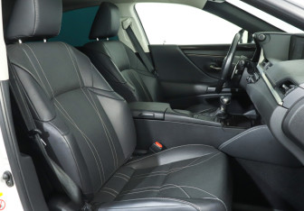 Подержанный автомобиль Lexus ES 2019 года (14 фото)