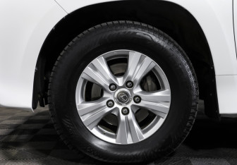 Подержанный автомобиль Lexus LX 2015 года (27 фото)