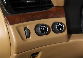 Подержанный автомобиль Cadillac Escalade Suv 2016 года (18 фото)