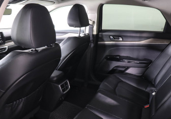 Подержанный автомобиль Kia K5 2020 года (12 фото)