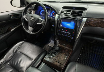 Подержанный автомобиль Toyota Camry Sedan 2015 года (10 фото)
