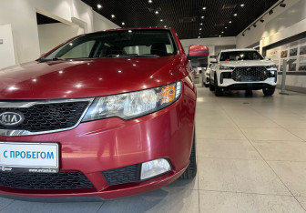 Подержанный автомобиль Kia Cerato Sedan 2010 года (8 фото)