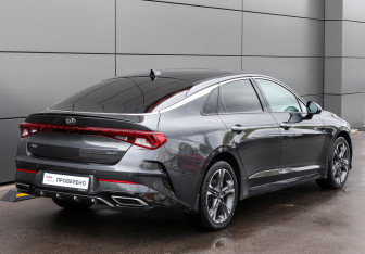 Подержанный автомобиль Kia K5 2021 года (5 фото)