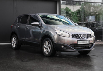 Подержанный автомобиль Nissan Qashqai 2013 года (3 фото)