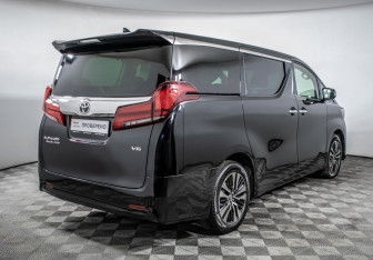 Подержанный автомобиль Toyota Alphard 2021 года (5 фото)