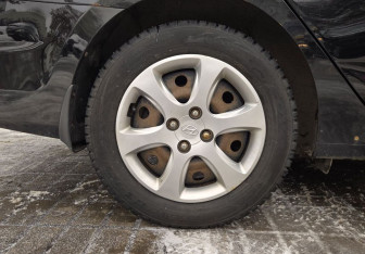 Подержанный автомобиль Hyundai Solaris Sedan 2013 года (13 фото)