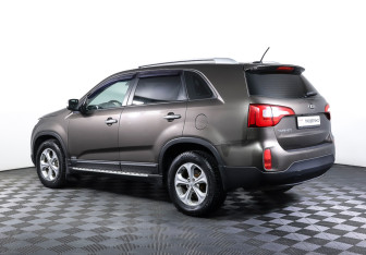 Подержанный автомобиль Kia Sorento 2013 года (7 фото)
