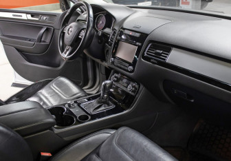 Подержанный автомобиль Volkswagen Touareg 2011 года (11 фото)