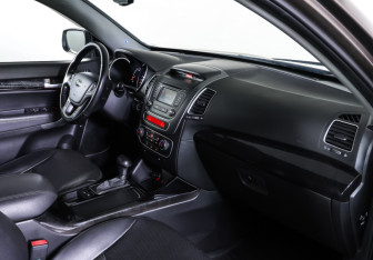 Подержанный автомобиль Kia Sorento 2016 года (11 фото)