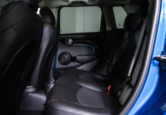 Подержанный автомобиль MINI Hatch 2021 года (12 фото)