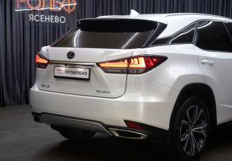 Подержанный автомобиль Lexus RX 2021 года (25 фото)