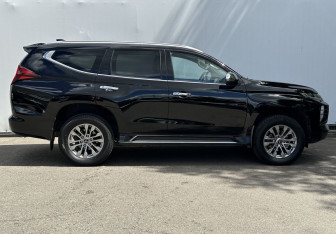 Подержанный автомобиль Mitsubishi Pajero Sport 2022 года (4 фото)
