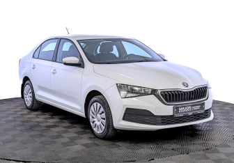 Подержанный автомобиль Skoda Rapid Liftback 2021 года (3 фото)