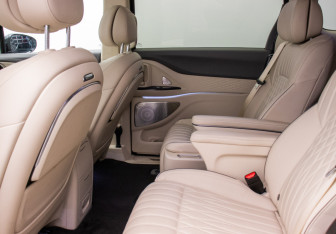 Подержанный автомобиль Voyah Dream 2024 года (9 фото)