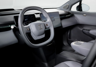 Подержанный автомобиль Zeekr X 2023 года (14 фото)