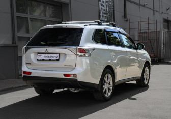 Подержанный автомобиль Mitsubishi Outlander 2013 года (4 фото)