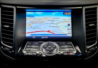 Подержанный автомобиль Infiniti QX70 2013 года (28 фото)