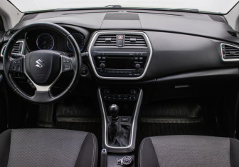 Подержанный автомобиль Suzuki SX4 Hatchback 2014 года (13 фото)
