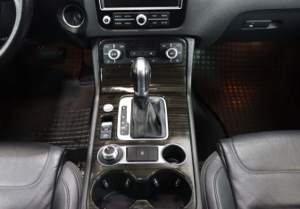 Подержанный автомобиль Volkswagen Touareg 2017 года (18 фото)