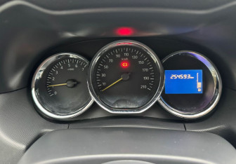 Подержанный автомобиль Renault Duster 2016 года (13 фото)