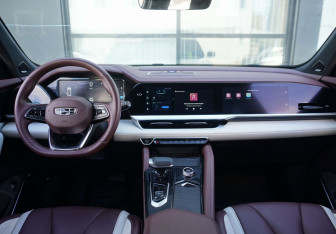 Подержанный автомобиль Geely Monjaro 2023 года (12 фото)