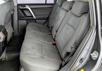 Подержанный автомобиль Toyota Land Cruiser Prado 2013 года (12 фото)