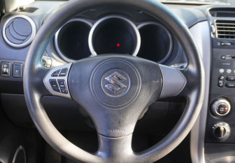 Подержанный автомобиль Suzuki Grand Vitara 2007 года (14 фото)