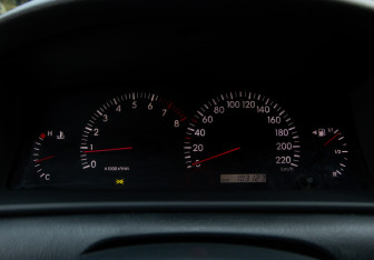 Подержанный автомобиль Toyota Corolla Sedan 2006 года (9 фото)