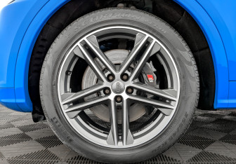 Подержанный автомобиль Audi SQ5 2019 года (19 фото)
