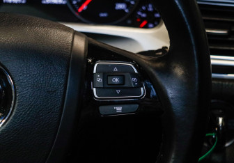 Подержанный автомобиль Volkswagen Touareg 2016 года (21 фото)