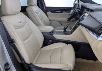 Подержанный автомобиль Cadillac XT5 2016 года (25 фото)