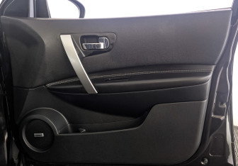 Подержанный автомобиль Nissan Qashqai 2011 года (25 фото)