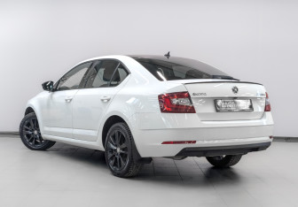Подержанный автомобиль Skoda Octavia Liftback 2020 года (7 фото)