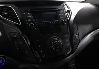 Подержанный автомобиль Hyundai i40 Sedan 2013 года (15 фото)