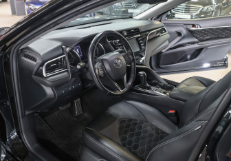 Подержанный автомобиль Toyota Camry Sedan 2020 года (15 фото)