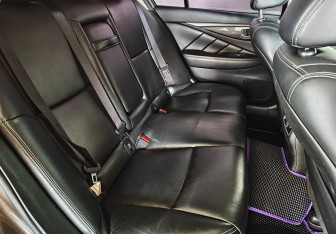 Подержанный автомобиль Infiniti Q50 2015 года (10 фото)