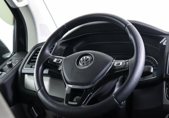 Подержанный автомобиль Volkswagen Multivan 2015 года (13 фото)