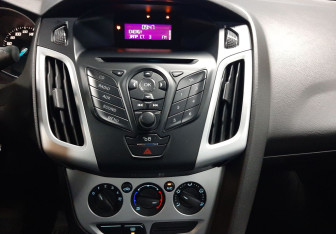 Подержанный автомобиль Ford Focus Sedan 2011 года (15 фото)